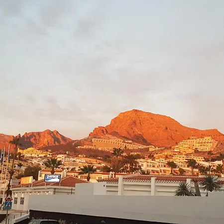 Island Village & Bo أذيخي